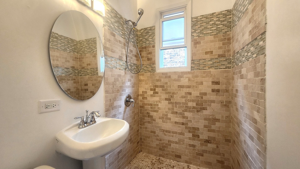 2330 W Erie Street - Photo 18