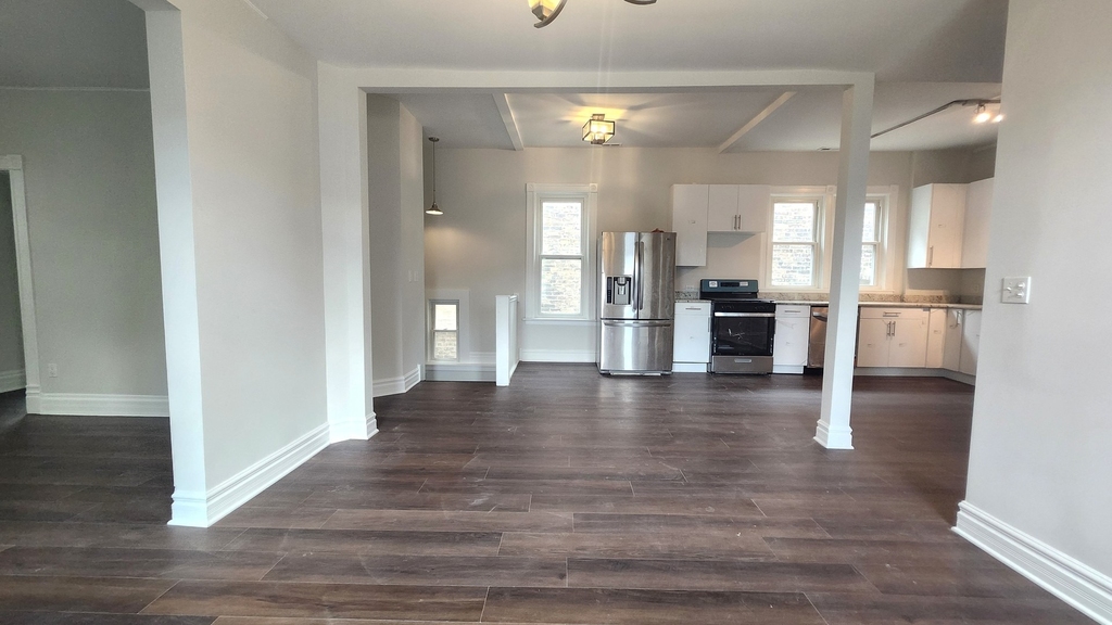 2330 W Erie Street - Photo 1