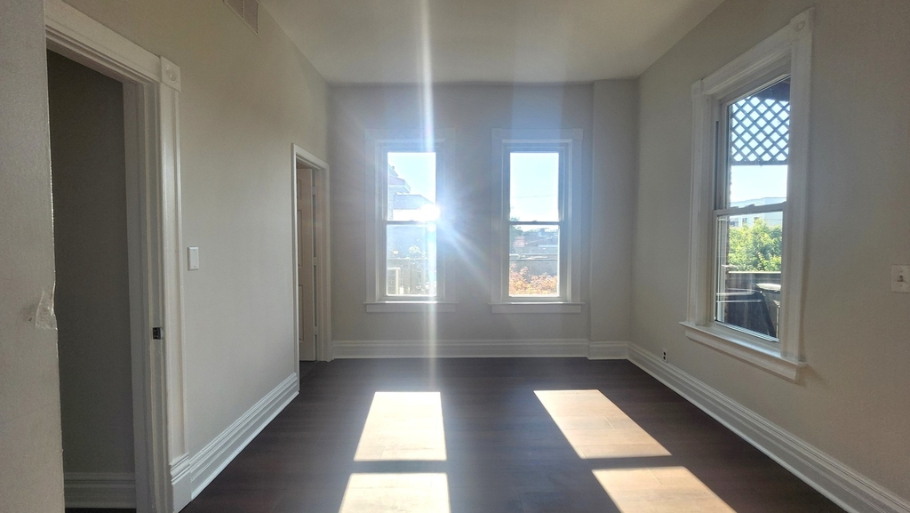 2330 W Erie Street - Photo 8