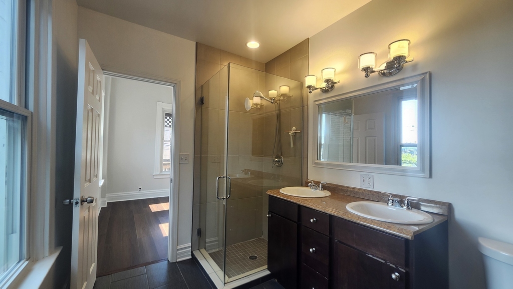 2330 W Erie Street - Photo 13
