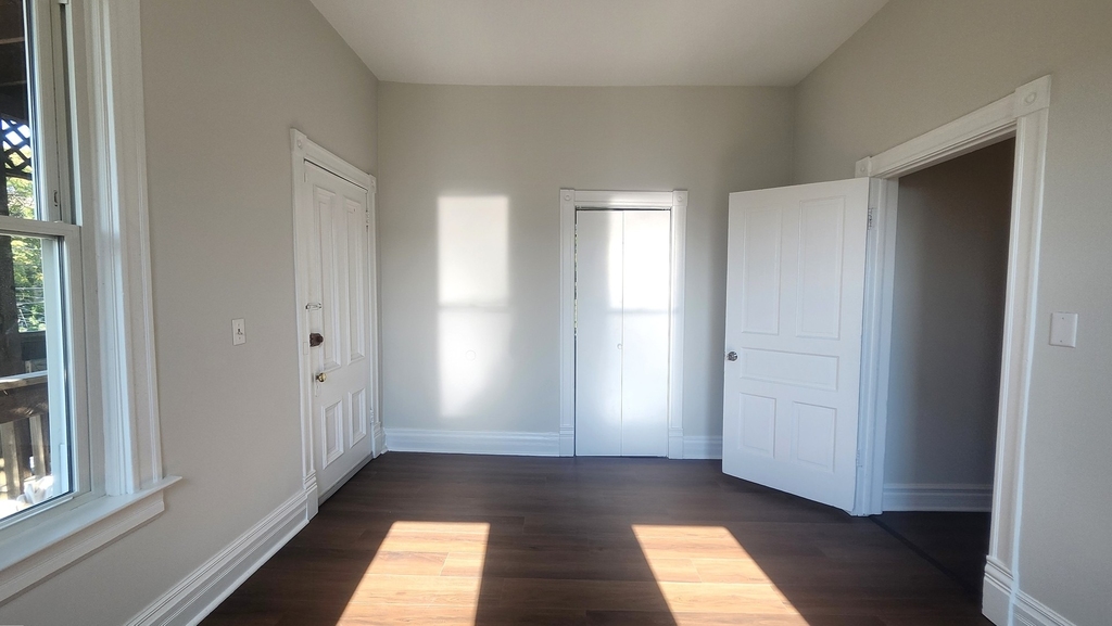 2330 W Erie Street - Photo 10