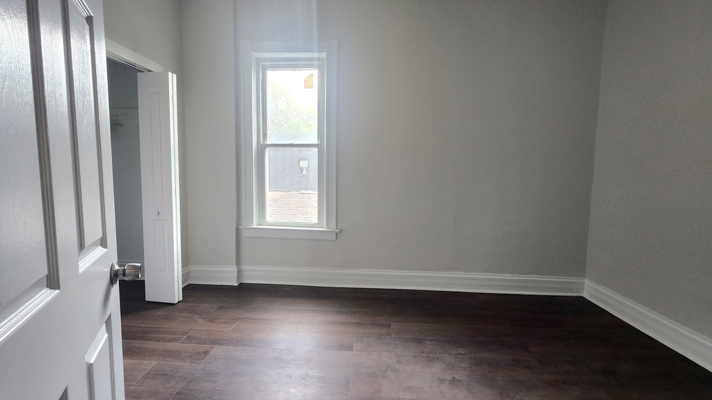 2330 W Erie Street - Photo 17
