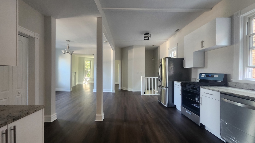 2330 W Erie Street - Photo 5