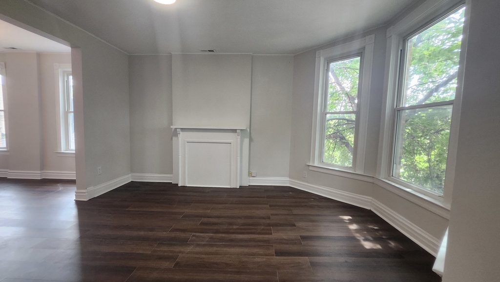 2330 W Erie Street - Photo 3