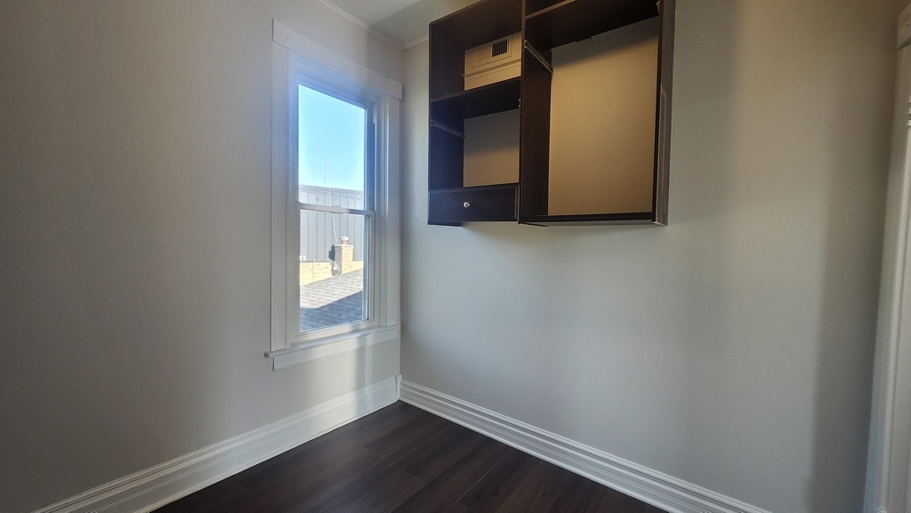 2330 W Erie Street - Photo 20