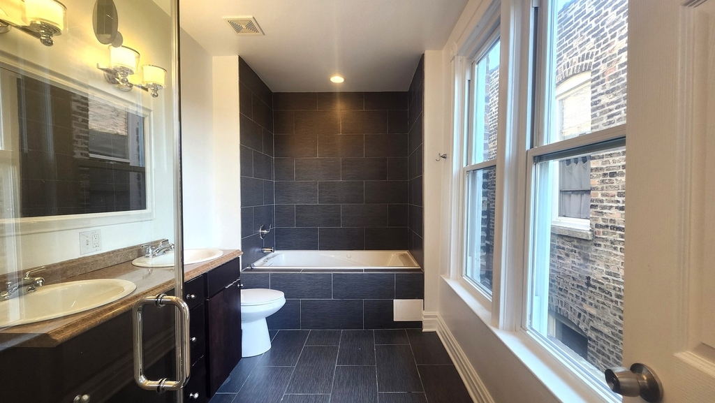 2330 W Erie Street - Photo 12