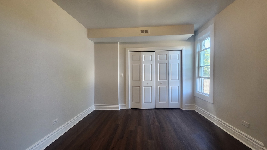 2330 W Erie Street - Photo 15
