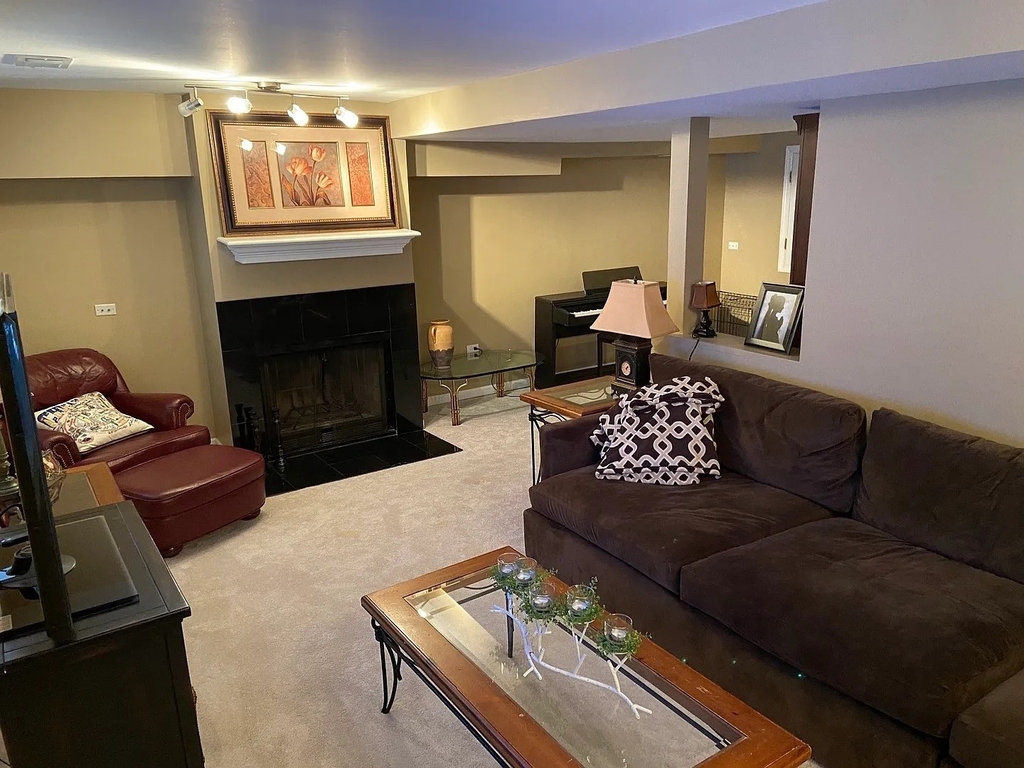 1073 W Elm Street - Photo 17