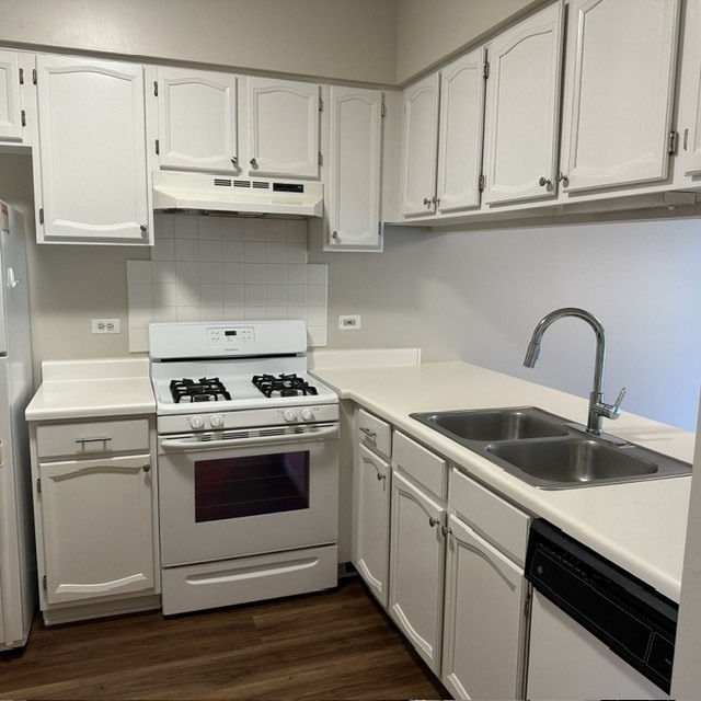 545 Woodcrest Drive - Photo 3