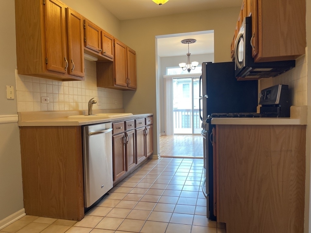 930 Mesa Drive - Photo 3
