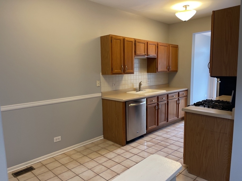 930 Mesa Drive - Photo 2