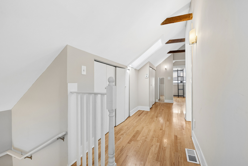 1363 W Walton Street - Photo 17