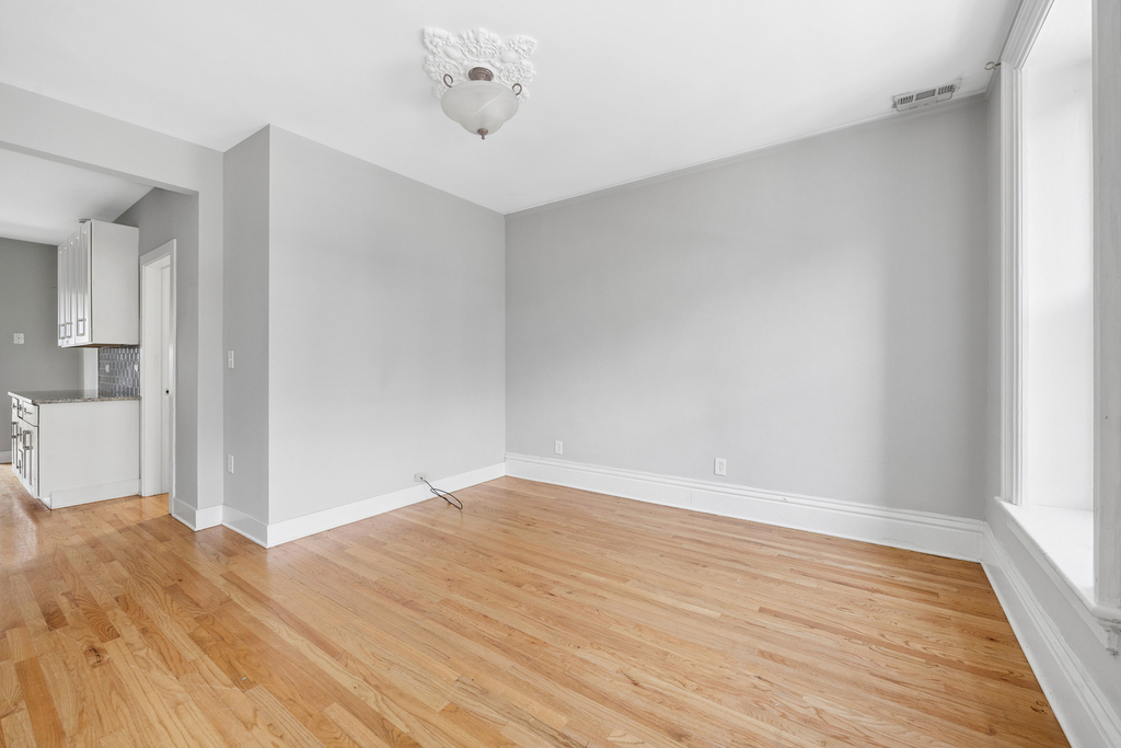 1363 W Walton Street - Photo 3