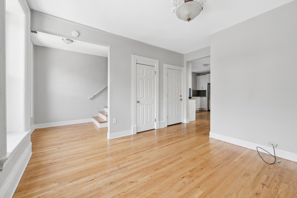 1363 W Walton Street - Photo 10