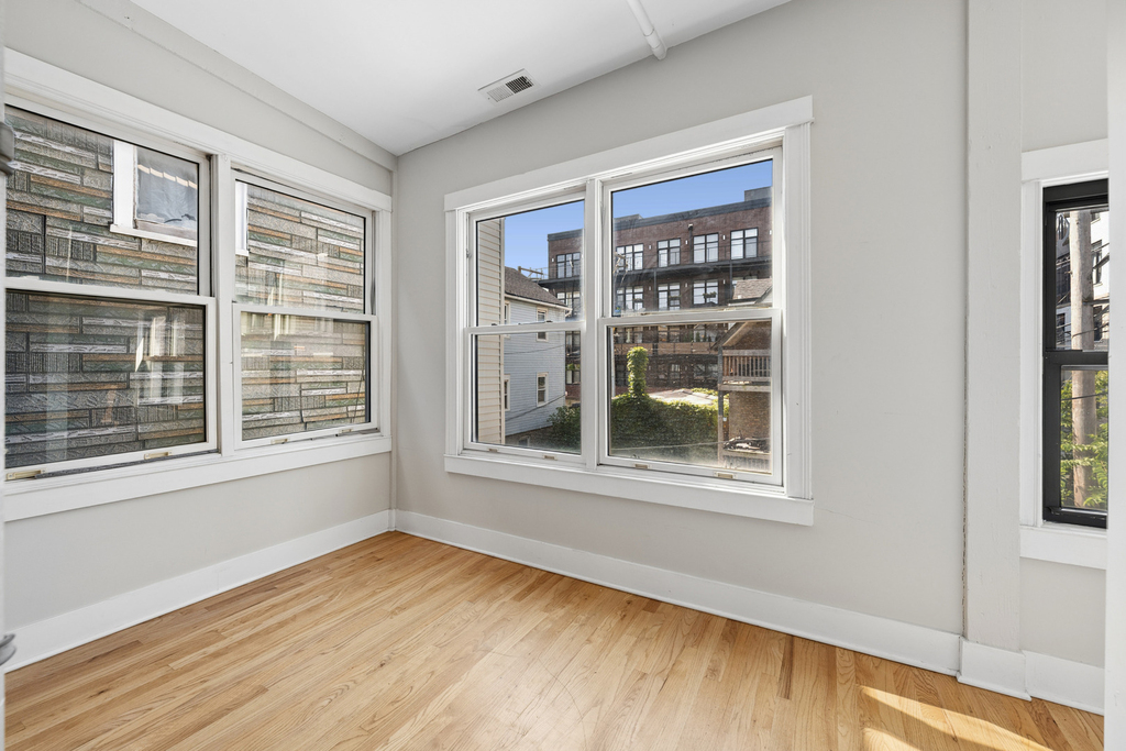 1363 W Walton Street - Photo 13