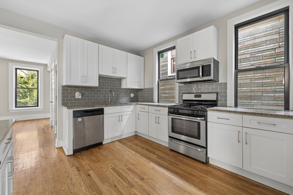 1363 W Walton Street - Photo 6