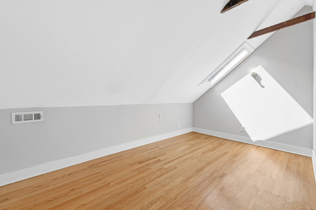 1363 W Walton Street - Photo 18