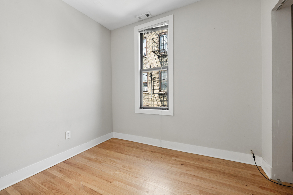 1363 W Walton Street - Photo 8