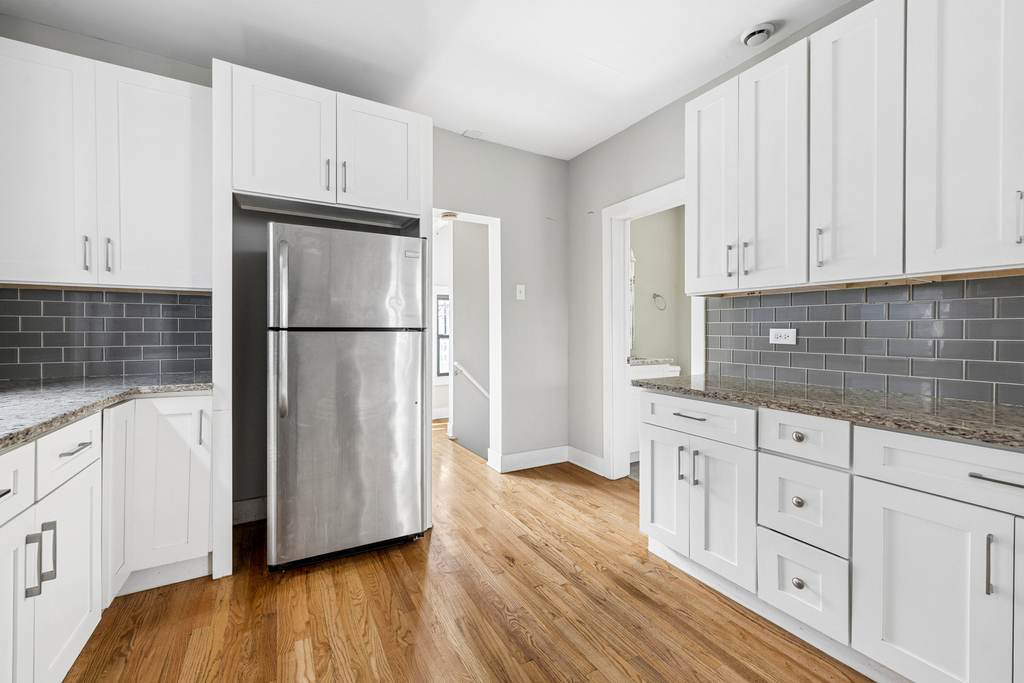 1363 W Walton Street - Photo 5