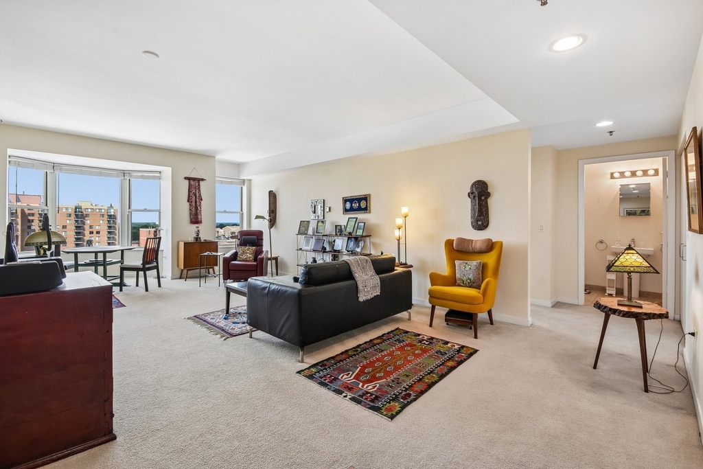77 S Evergreen Avenue - Photo 3