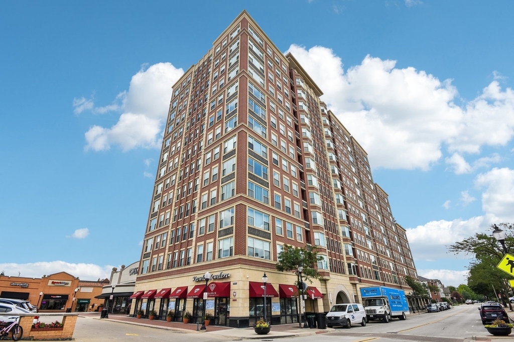 77 S Evergreen Avenue - Photo 0