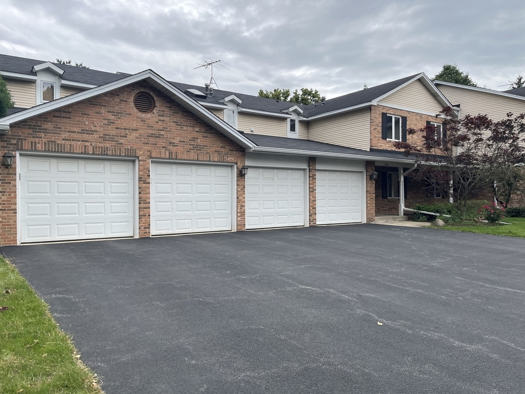 978 Benedetti Drive - Photo 0