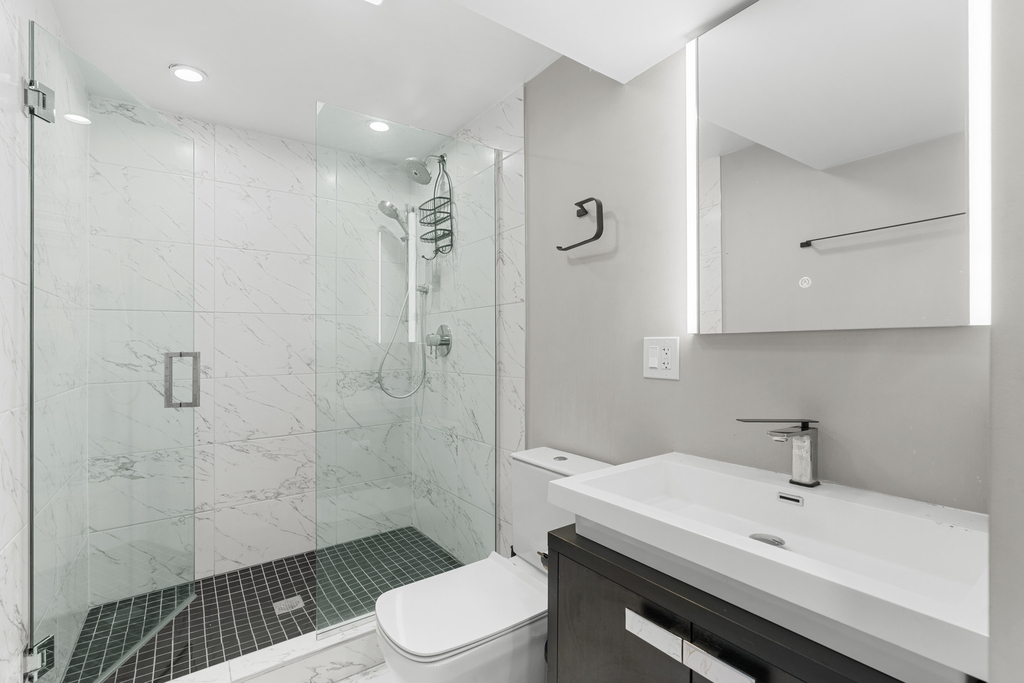 5047 W Winnemac Avenue - Photo 15