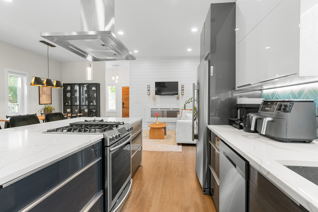 5047 W Winnemac Avenue - Photo 8