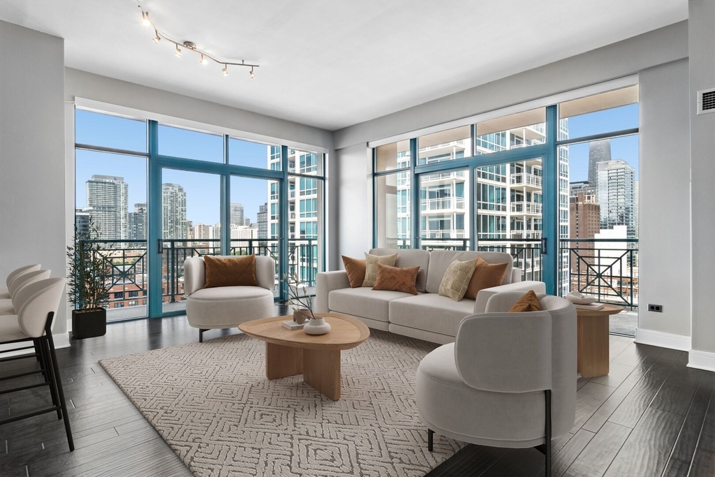 340 W Superior Street - Photo 2