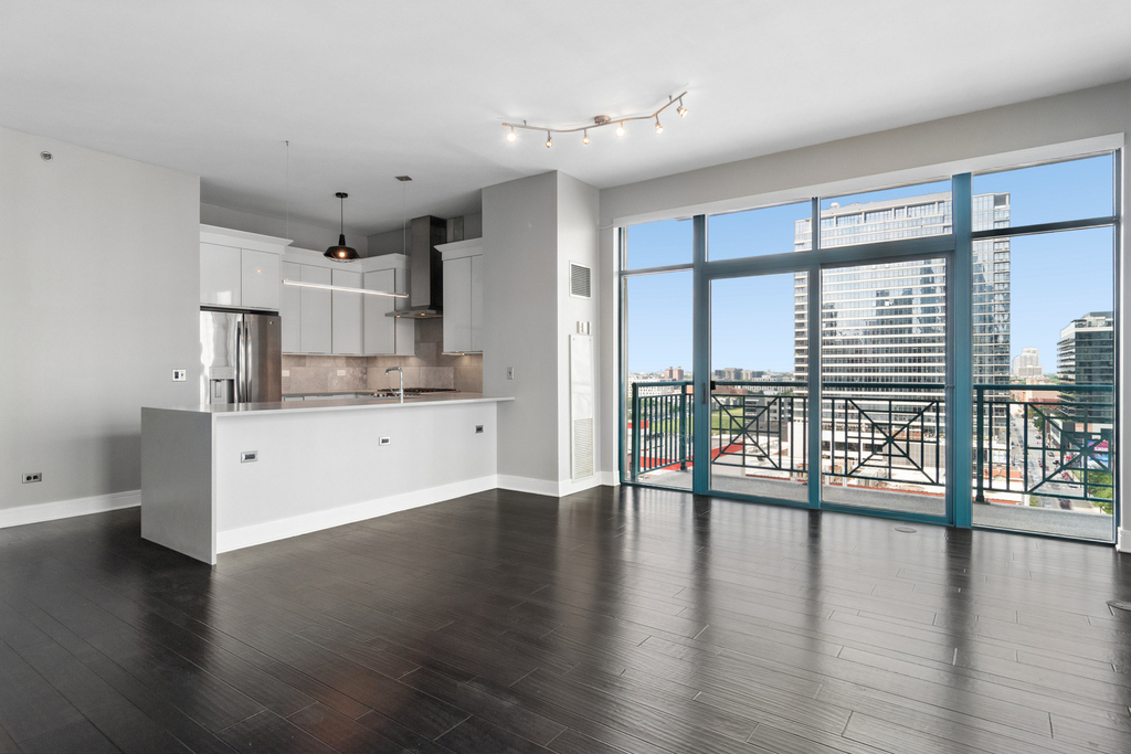 340 W Superior Street - Photo 5