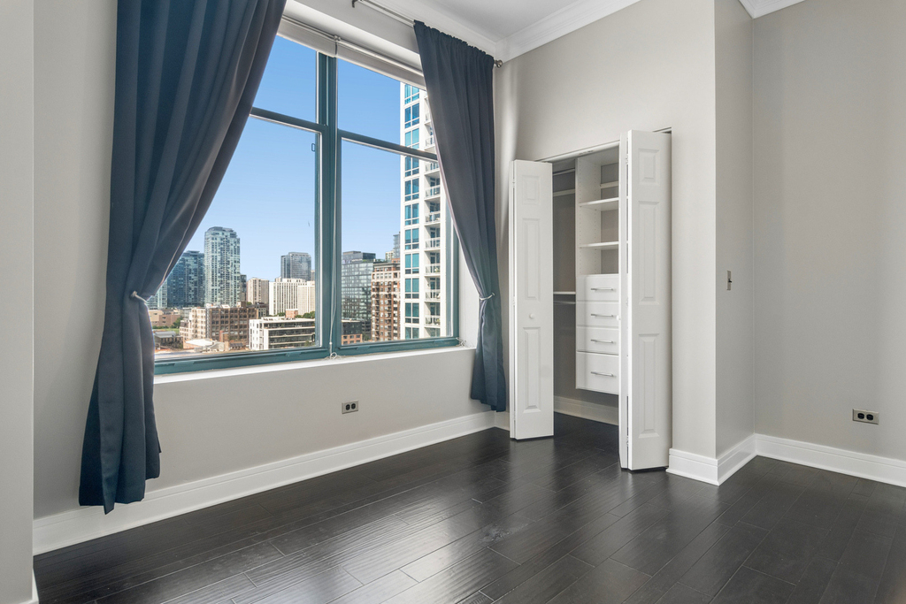 340 W Superior Street - Photo 9