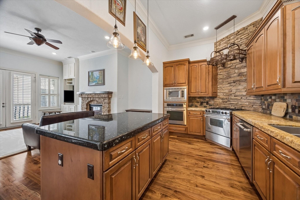2128 Harold Street - Photo 2