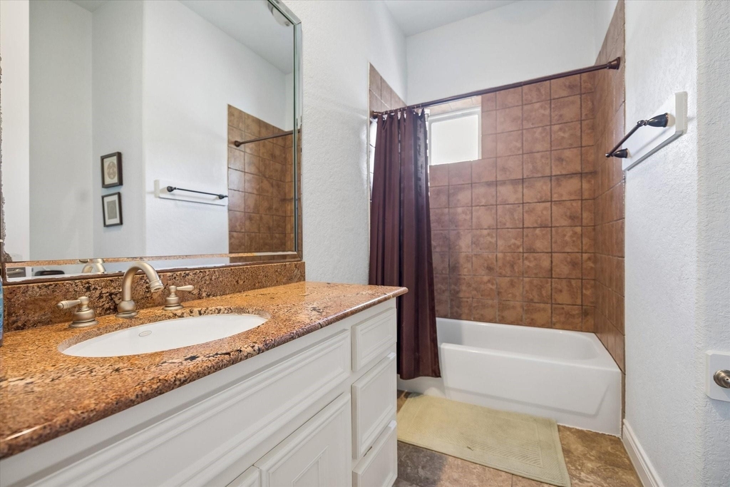 2128 Harold Street - Photo 5