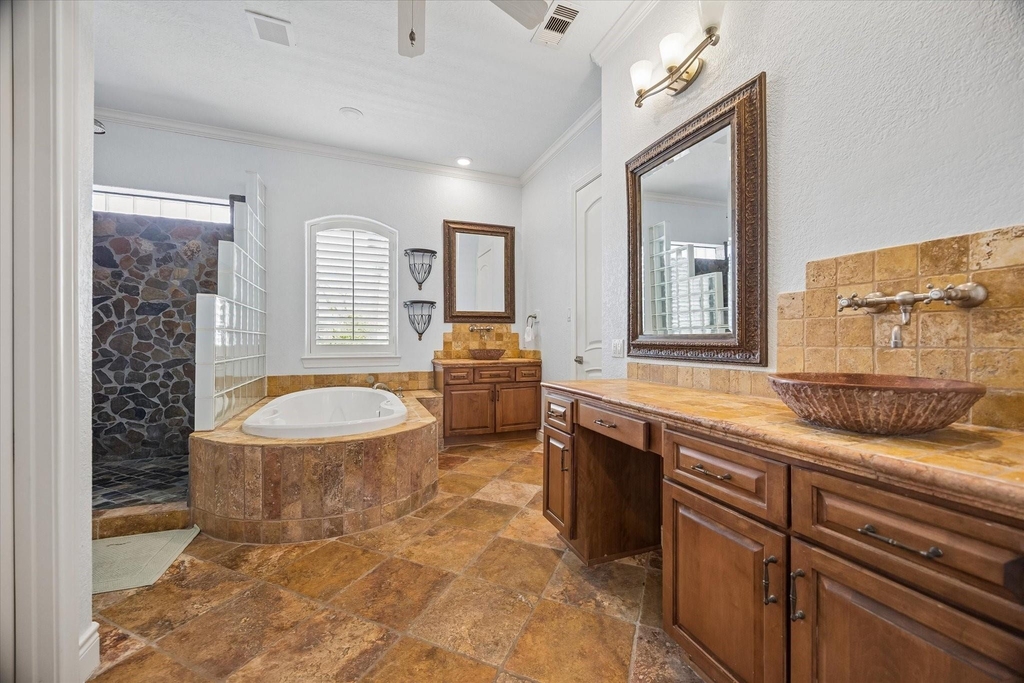 2128 Harold Street - Photo 8