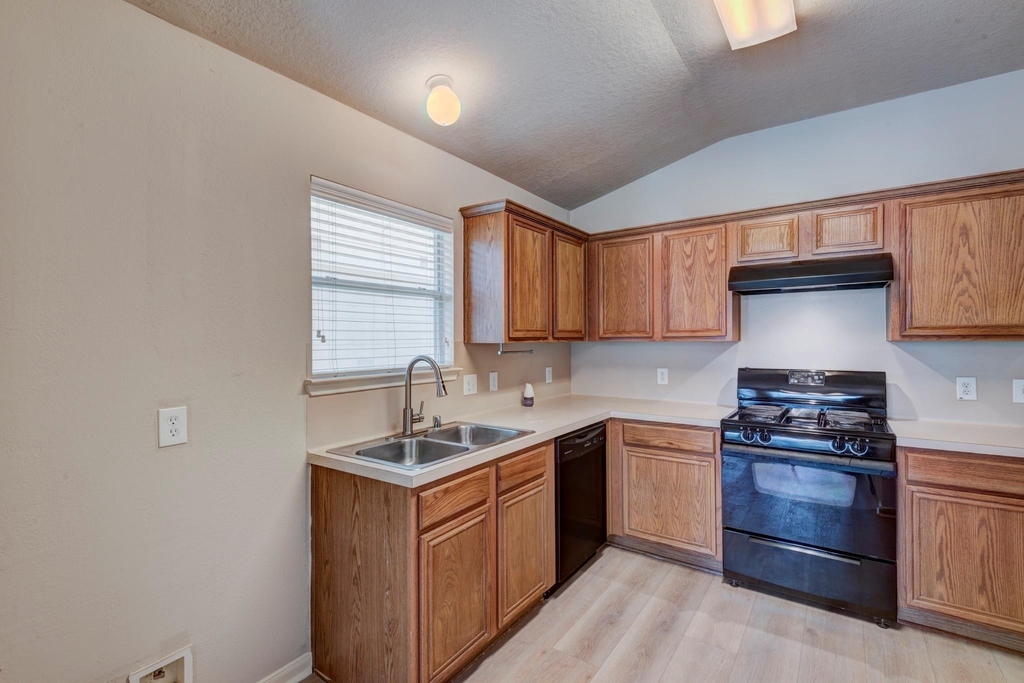 21507 Siros Isle Drive - Photo 7