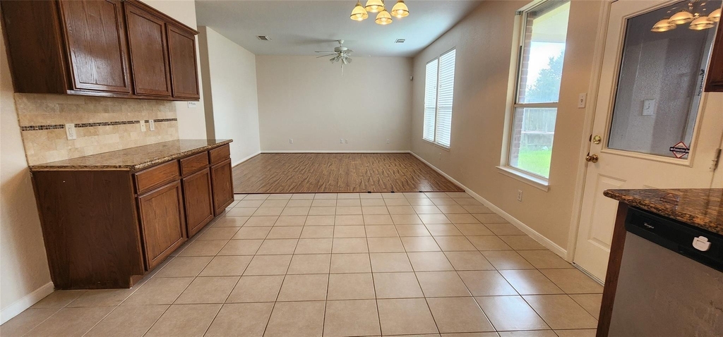 9710 Fieldbloom Lane - Photo 6