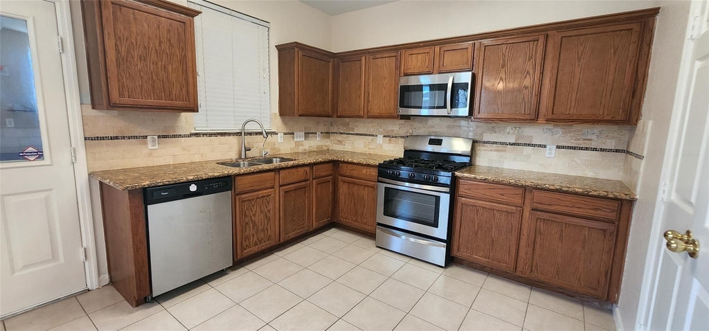 9710 Fieldbloom Lane - Photo 5