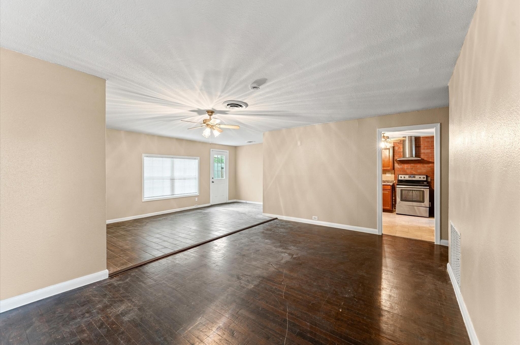 3216 Avenue I - Photo 7