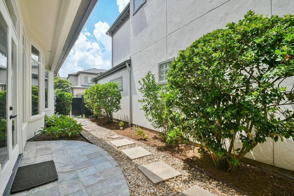 2702 Tudor Manor - Photo 41