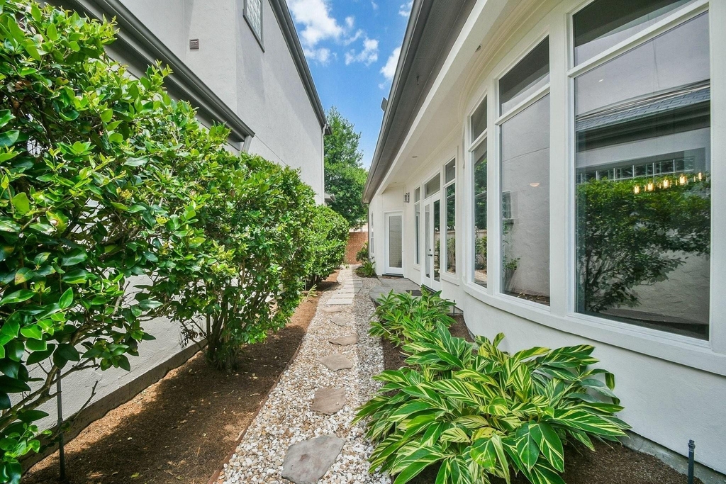 2702 Tudor Manor - Photo 44