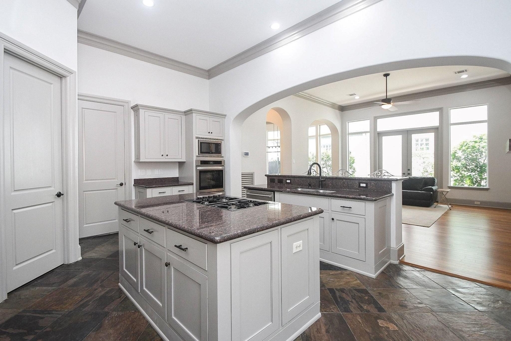 2702 Tudor Manor - Photo 12