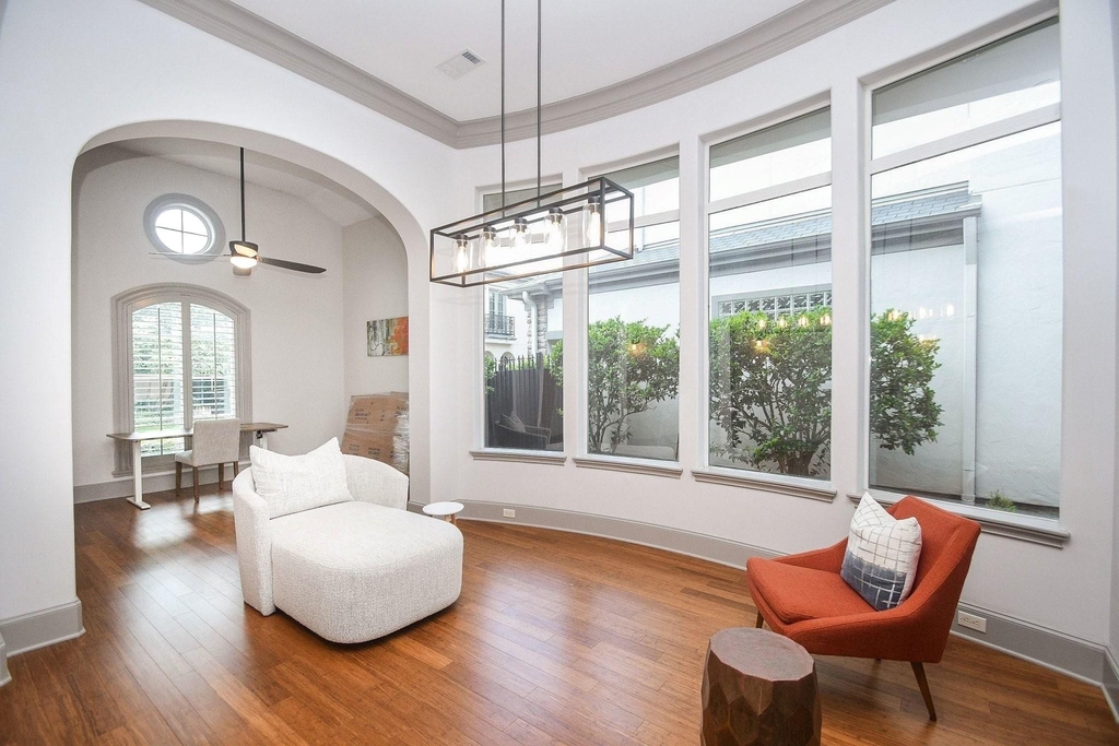 2702 Tudor Manor - Photo 3
