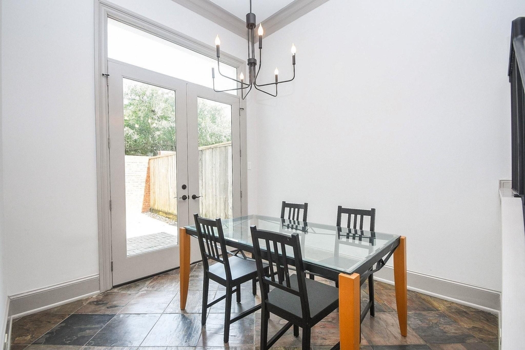 2702 Tudor Manor - Photo 18
