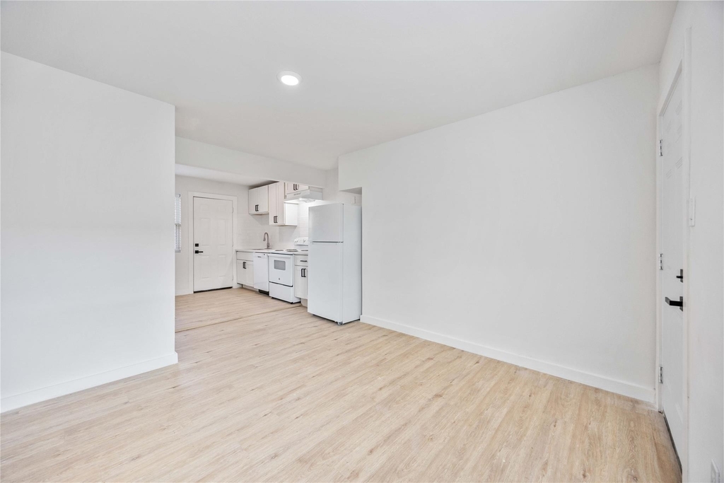 6811 Del Rio Street - Photo 4