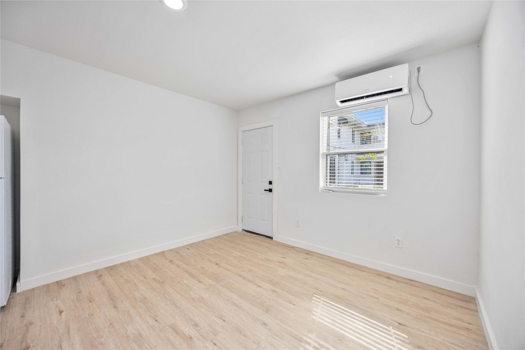 6811 Del Rio Street - Photo 3