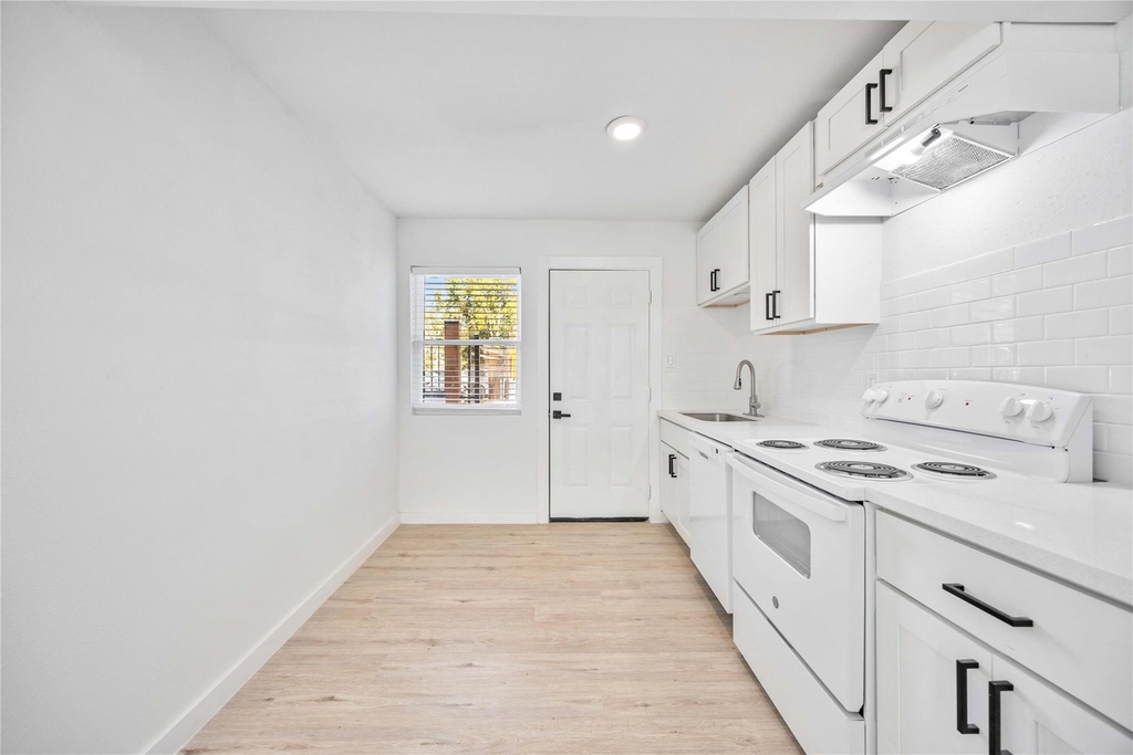 6811 Del Rio Street - Photo 9