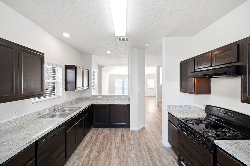 19 Santa Barbara Street - Photo 10