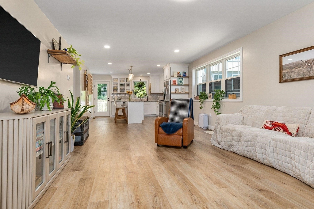 30 Copley - Photo 4