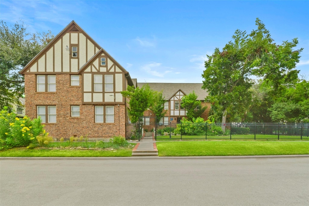 436 Westmoreland Street - Photo 0