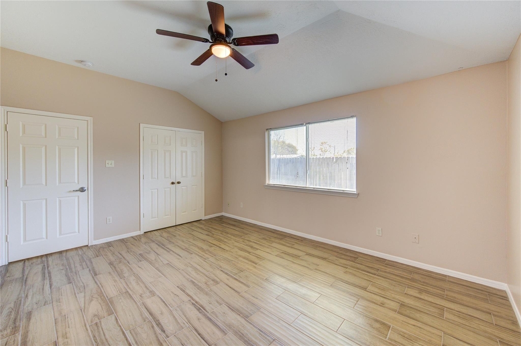 5349 Pinewood Terrace - Photo 24
